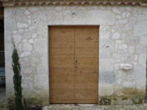 t-porte-en-chene–vieillie-avec-clous